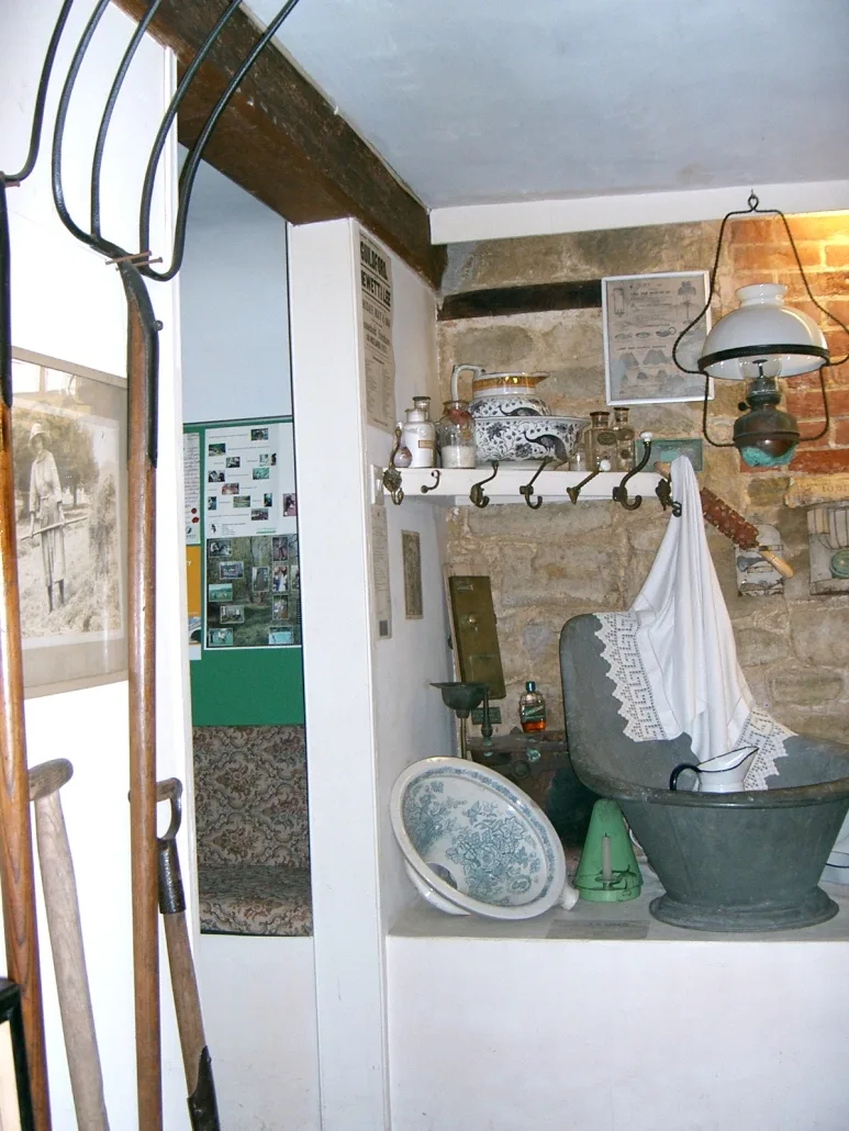 Domestic 1. Loo, bath & toiletries